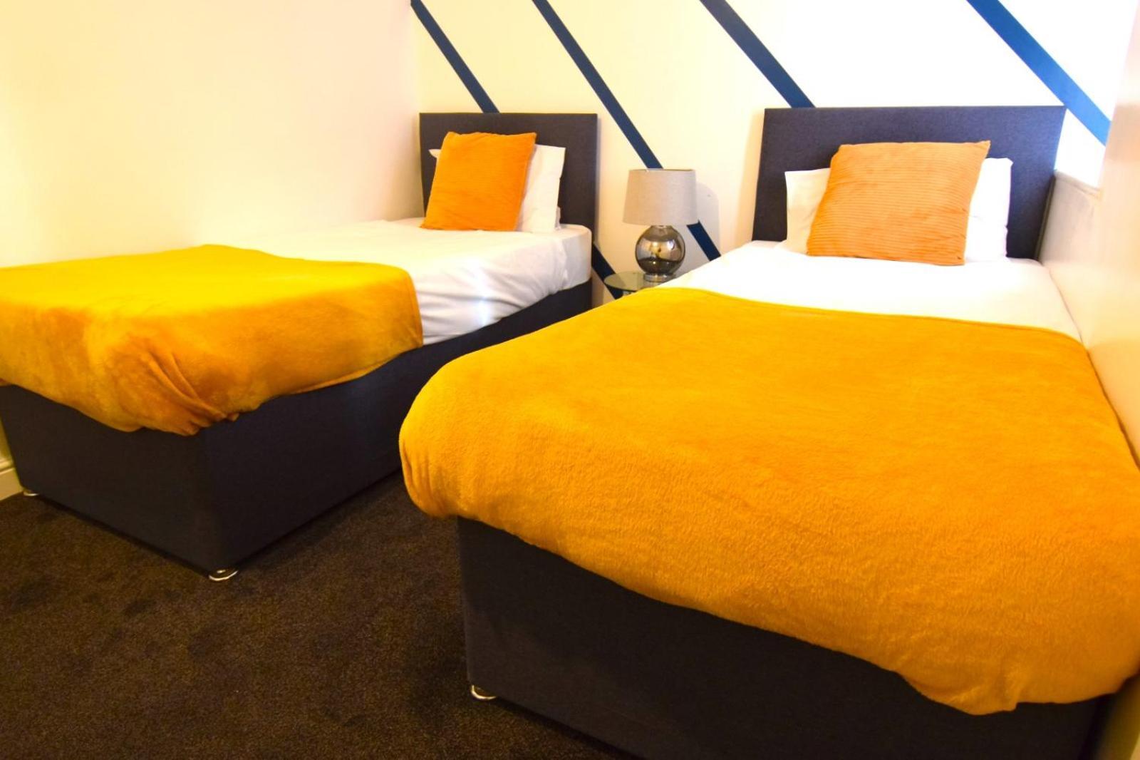 Oyo Victoria Apartments มิดเดิลส์บะระ ภายนอก รูปภาพ